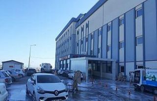 Sokağa çıkma kısıtlamasında hastane dezenfekte...