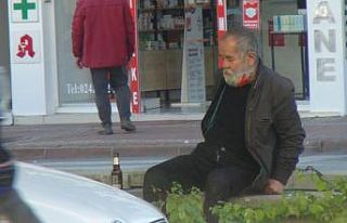 Sokağa çıkma yasağını delmekle kalmadı gündüz...