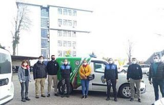Sokak hayvanlarına polis şefkati