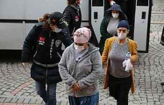 Sokak ortasında kavga ettikleri şahsı darp ederek...