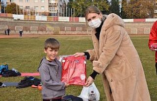 Sporculara yeni sezon forma ve antrenman malzeme verildi