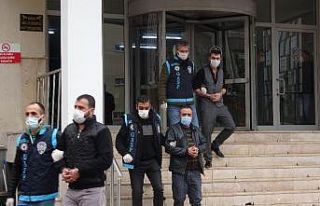 Suç örgütü operasyonunda gözaltına alınan zanlılar...