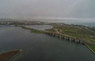 Suların yüzlerce metre çekildiği Büyükçekmece...