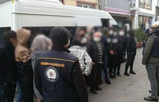 Şüpheli araçta 27 yasa dışı göçmen yakalandı