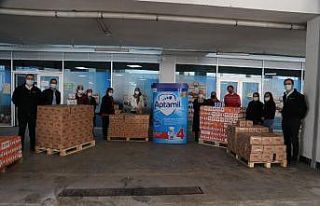 Sütler çocuklara ulaşmak üzere, paylaşım noktası...