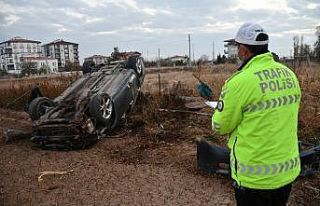 Takla atan otomobilin sürücüsü ağır yaralandı