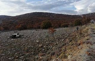 Takla atarak tarlaya uçan otomobilden sağ kurtuldu