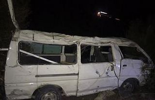 Taklalar atarak 150 metrelik uçuruma düştü: 3...