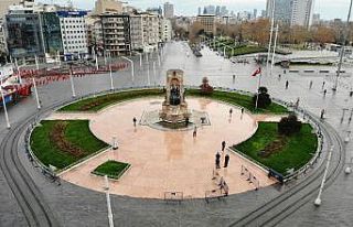 Taksim Meydanı turistlere kaldı