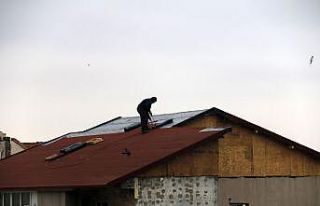 Taksim’de çatıda tehlikeli çalışma