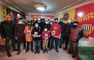 Taraftarlardan öğrencilere tablet desteği