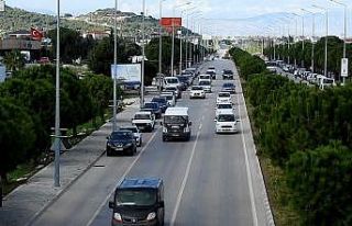 Tatilciler kısıtlama öncesi Çeşme’ye akın...
