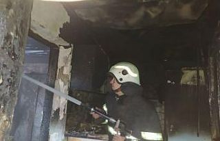 Tek katlı metruk evde çıkan yangın korkuttu