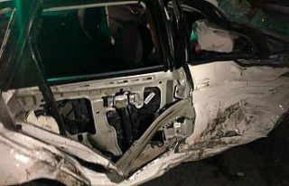 Tekirdağ’da kavşakta çarpışan araçlar hurdaya...