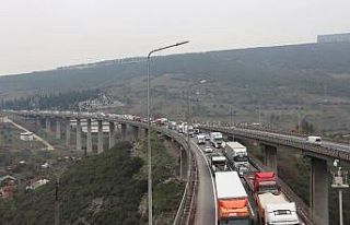 TEM’de 7 araç birbirine girdi, kilometrelerce uzunlukta...