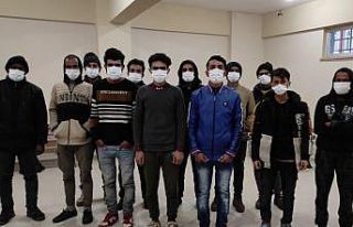 TEM’de durdurulan minibüste 12 düzensiz göçmen...