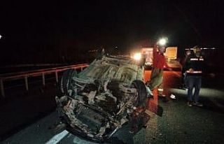 Tıra arkadan çarpan otomobil takla attı: 2 yaralı