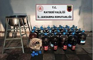 Tomarza’da 700 litre kaçak içki ele geçirildi