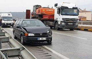 Tosya’da 3 aracın karıştığı kazada sürücüler...