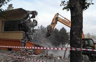 Tosya’da depreme dayanıksız okulların yıkımı...