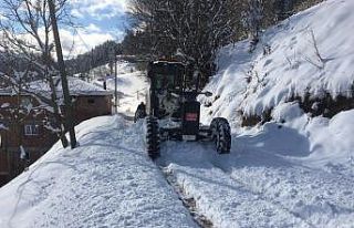Trabzon’da 102 mahalle yolu kar nedeniyle ulaşıma...