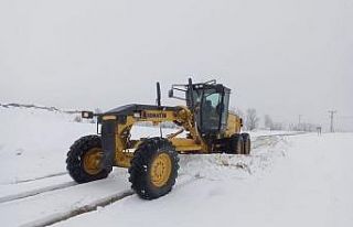 Tunceli’de karla kaplı 41 köy yolu açıldı,...