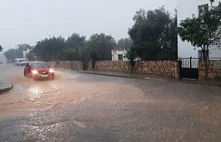 Turizm cenneti Bodrum’u sağanak vurdu