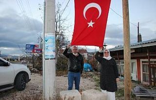 Türk bayrağı yenisiyle değiştirildi