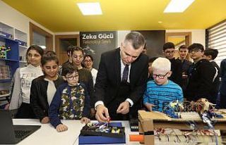 Turkcell, teknoloji ile sosyal bariyerleri aşmaya...