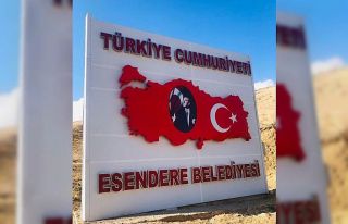 Türkiye-İran sınırına Türkiye tabelası