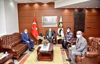 Türkiye’nin ilk cep uydusunun maketini takdim ettiler