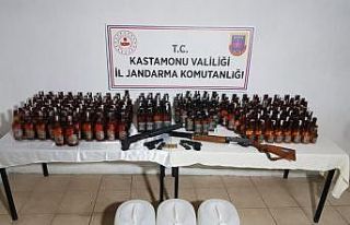Ürettikleri sahte içkileri otel odasında saklarken...