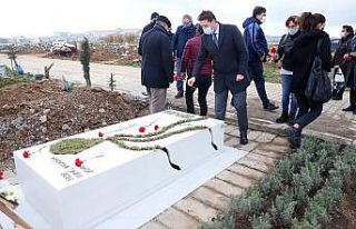 Usta Yönetmen mezarı başında anıldı