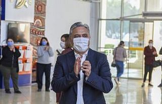 Uysal, yılın son mesai gününde belediye çalışanlarıyla...