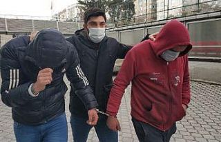 Uyuşturucu hapla yakalanan 2 kişi adliyede