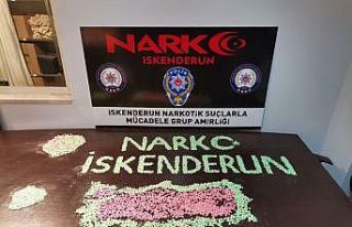 Uyuşturucu haplar duvarın içinden çıktı