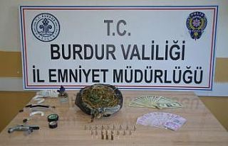 Uyuşturucuyu banknotlara sarıp satan zehir taciri...