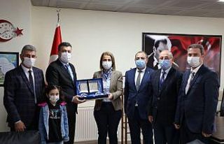 Vali Becel, PTT Başmüdürlüğünü ziyaret etti