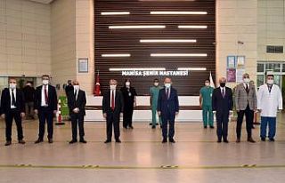Vali Karadeniz, Manisa Şehir Hastanesinde incelemelerde...