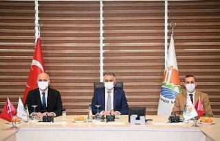 Vali Yazıcı: "Virüsle mücadele ederken üretimimizi...