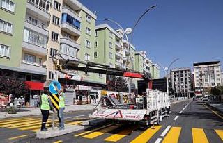Van Büyükşehir Belediyesi 868 kilometre yol çizgisi...