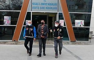 Vatandaşın aracının önünü kesip ziynet eşyalarını...