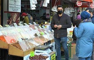 Vatandaşın yılbaşı telaşı esnafın yüzünü...