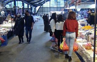 Vatandaşlar pazara koştu, en çok satılan ürün...