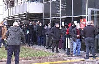 Vergi Dairesi önünde yapılandırma kuyruğu