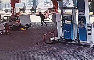 Yakıt aldıktan sonra çalıştırdığı otomobili...