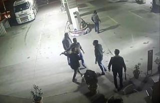 Yaklaşık 10 kişilik grubun benzinliği silah ve...