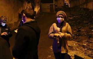 Yanan evi için gözyaşları döktü