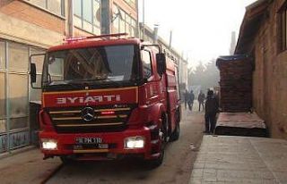 Yangın mobilyacı esnafını sokağa döktü