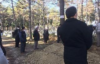 Yangında hayatını kaybeden yaşlı çift son yolculuğuna...